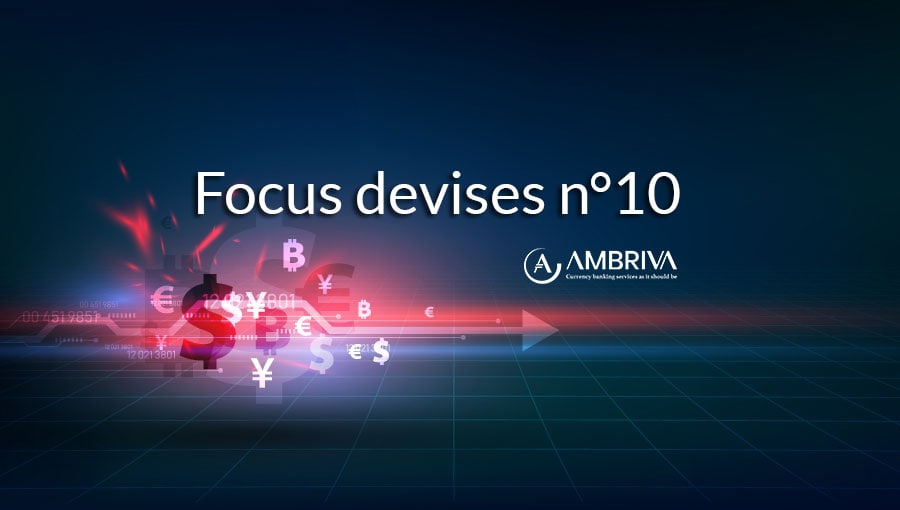 Image de couverture illustrant "Focus devises n°10" avec des symboles monétaires internationaux comme le dollar, l'euro et le yen, sur un fond bleu numérique représentant la gestion du risque de change.